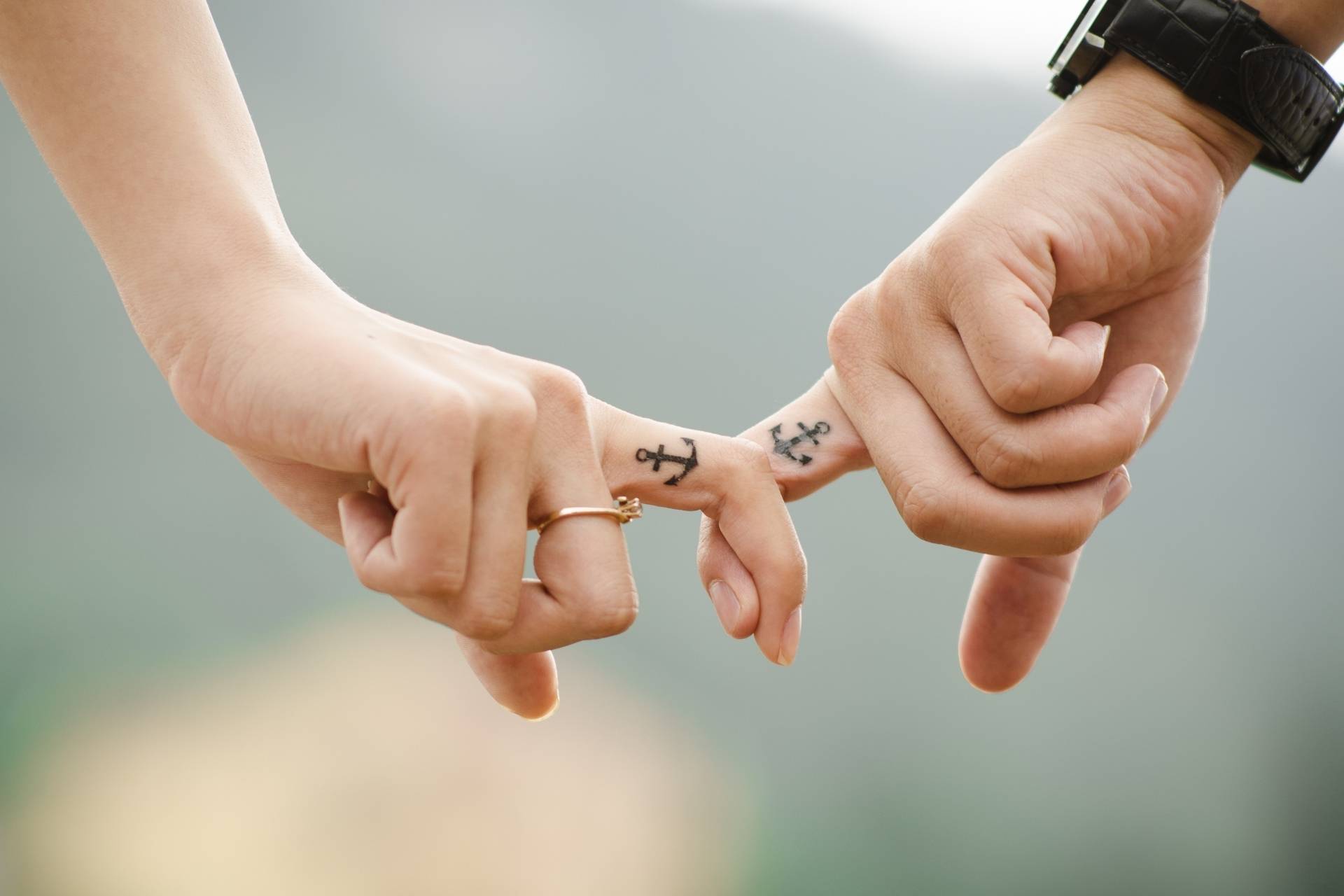 Tatouages de couple, tatouages religieux, tatouages ratés : quand le laser devient une seconde chance